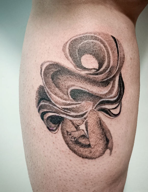 dotwork-tattoo-mujer-madrid