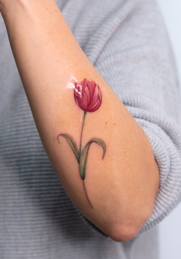 tatuaje-realista-floral-amapola-tattoo-madrid