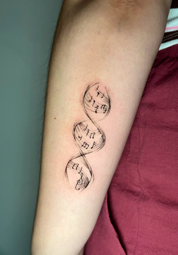 TATUAJE-MUSICA-PENTAGRAMA-TATTOOS-MADRID