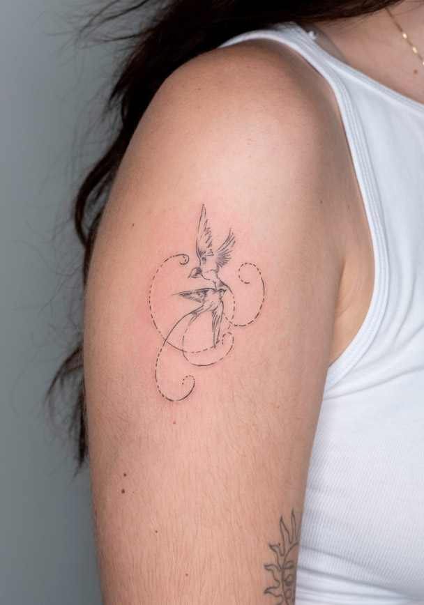 tatuaje-golondrinas-minimalista-madrid