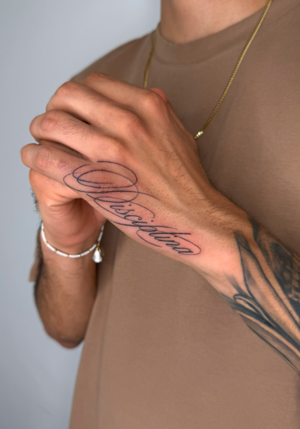 tatuaje-lettering-mano-madrid-